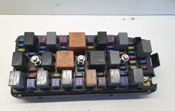 Chevrolet Captiva Fuse box set 96821095