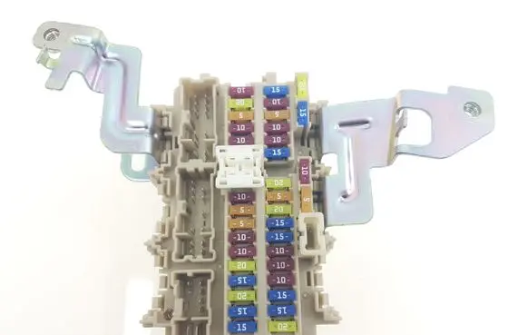 Nissan Qashqai Fuse module C63760J13 4EB0C C63760J134EB0C