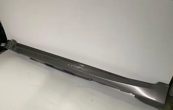 Toyota Avensis T270 Front sill (body part) 