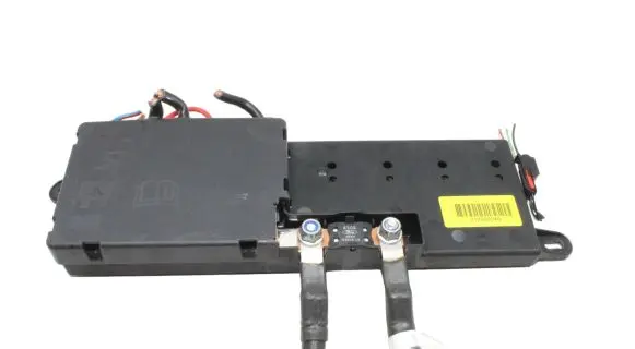 Jaguar XJ X351 Relay mounting block 318986049