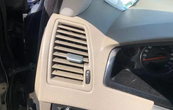 Volvo XC90 Dashboard side air vent grill/cover trim