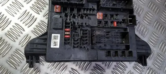 Opel Insignia A Fuse box set 20201618911 202016-18911