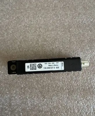 Volkswagen Jetta USA Aerial antenna amplifier 920554005 17A035577E