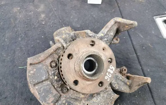 Volkswagen Golf IV Front wheel hub spindle knuckle
