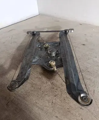 Mitsubishi Grandis Front door window regulator motor