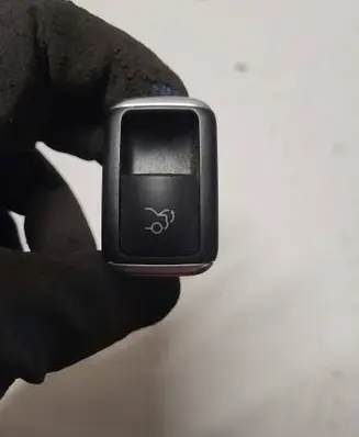 Mercedes-Benz CLA C117 X117 W117 Tailgate opening switch 10075079 A2129059200