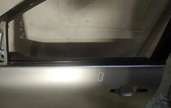 Toyota Avensis Verso Front door glass trim molding 