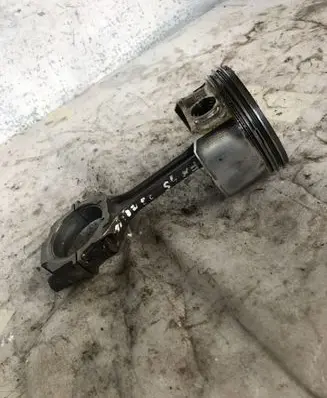Infiniti FX Piston with connecting rod
