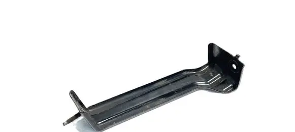 Rear bumper mounting bracket