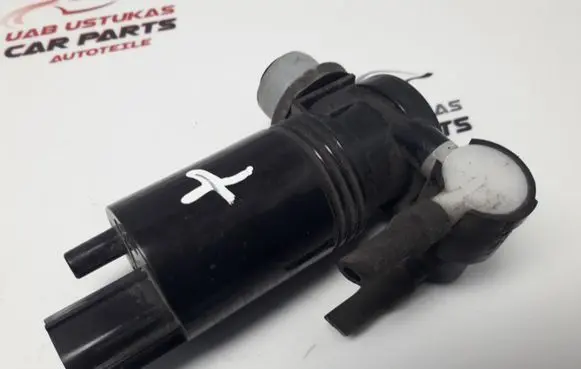 Ford Fiesta Windscreen/windshield washer pump 8A6117K624AA 100817130
