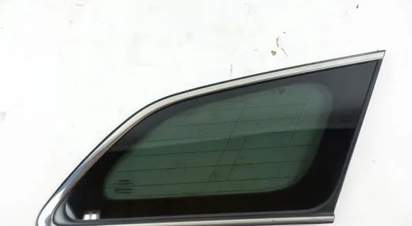 Toyota Avensis T270 Rear side window 0039980