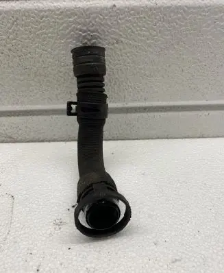 Volkswagen Golf V Breather hose/pipe 038103493