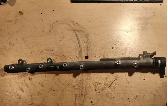 BMW 5 E60 E61 Fuel main line pipe 0445216008 7788679