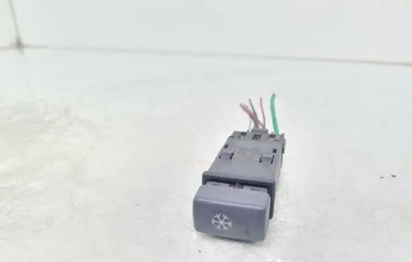 Land Rover Freelander Air conditioning (A/C) switch 