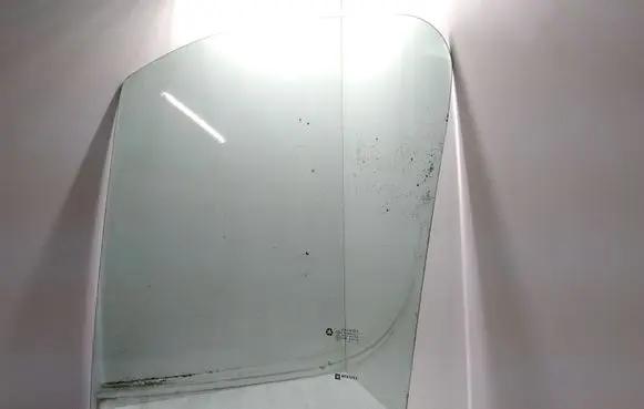 Nissan Primastar Front door window glass four-door