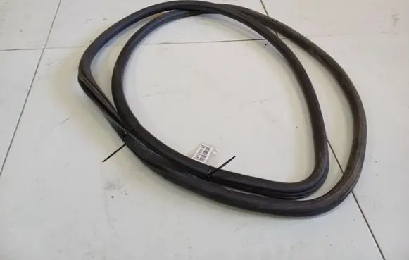 Skoda Octavia Mk2 (1Z) Rubber seal front coupe door 