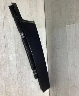 Front door glass trim molding