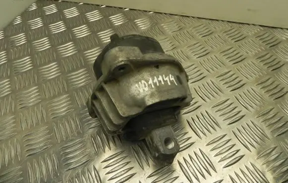 BMW 5 F10 F11 Engine mount bracket 6777374 VD11144