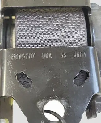 Renault Koleos I Middle seatbelt (rear) 609579700A