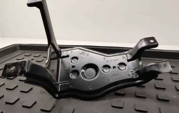 Audi A6 S6 C7 4G Spare wheel mounting bracket 4G0802715 4G0802771
