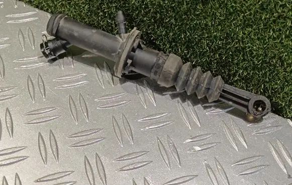 Clutch slave cylinder