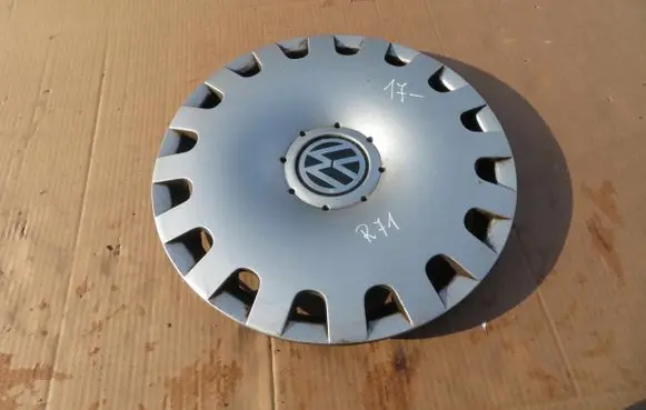 Volkswagen PASSAT B5.5 R16 wheel hub/cap/trim 