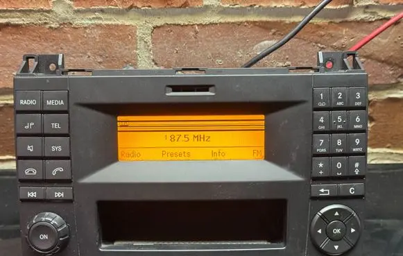 Mercedes-Benz Sprinter W906 Radio/CD/DVD/GPS head unit A9069016201 A9069000004