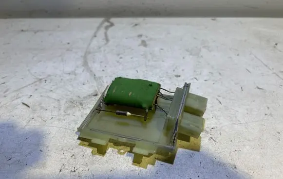 Volkswagen PASSAT B4 Heater blower motor/fan resistor 3131090043