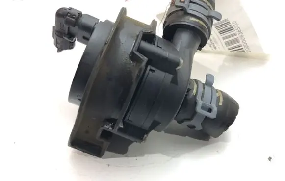 Oil filter mounting bracket