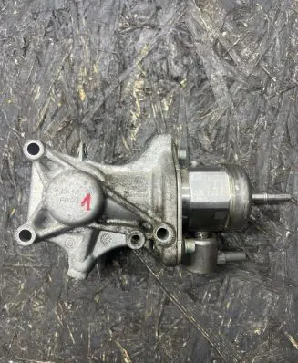 BMW 1 F20 F21 Fuel injection high pressure pump 7628021