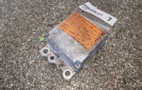 Nissan X-Trail T30 Airbag control unit/module 988208H405
