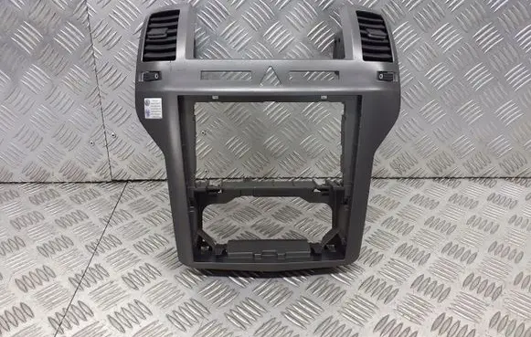 Opel Zafira B Radio/GPS head unit trim 13162552