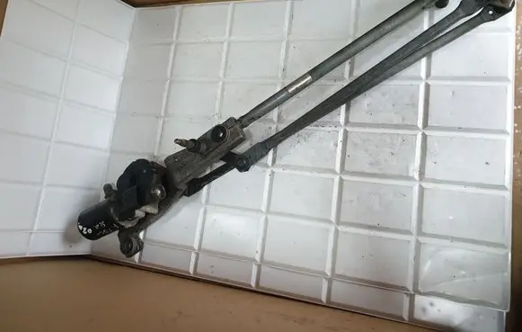 Ford Focus Front wiper linkage and motor 3397020453 2M5117504RC