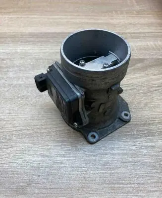 Audi A4 S4 B5 8D Mass air flow meter 037906461B AFH6010A