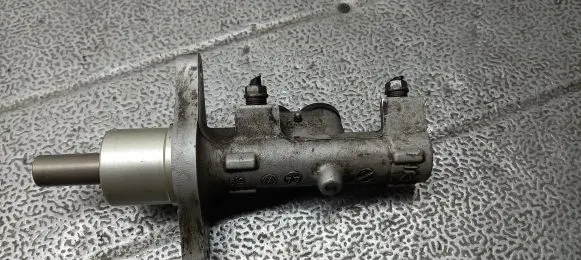 Audi A3 S3 8P Master brake cylinder
