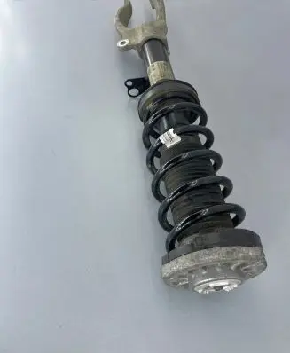 BMW 5 G30 G31 Front shock absorber with coil spring 6866607