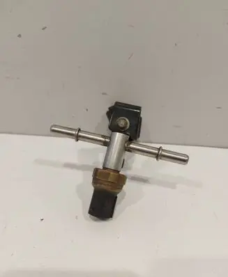 Ford Focus Fuel pressure sensor 8W839F972AA