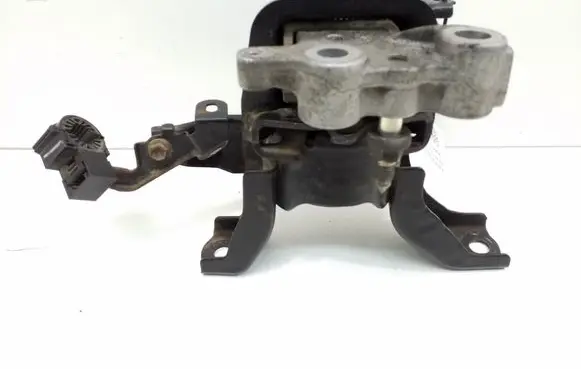 Toyota Prius (XW30) Engine mount bracket 1230537160
