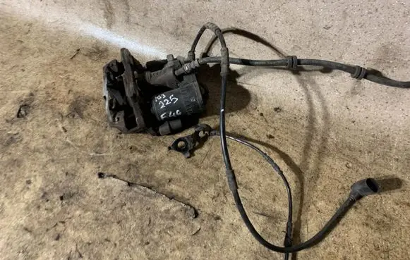 BMW 2 F46 Rear brake caliper 6798958