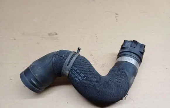 Audi Q5 SQ5 Engine coolant pipe/hose 8R0121101J