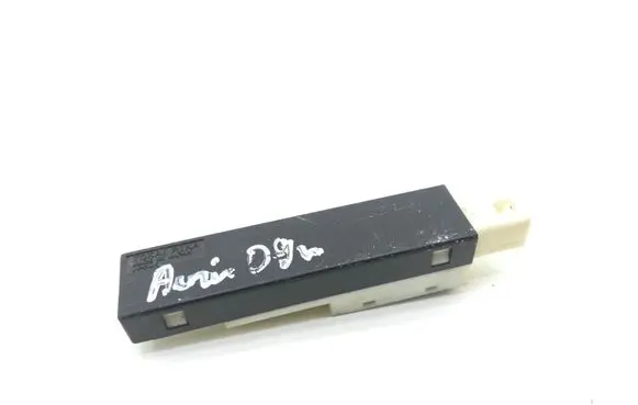 Toyota Auris 150 Aerial antenna amplifier 52104 B721699