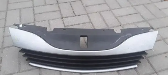 Renault Laguna II Front grill 8200012581