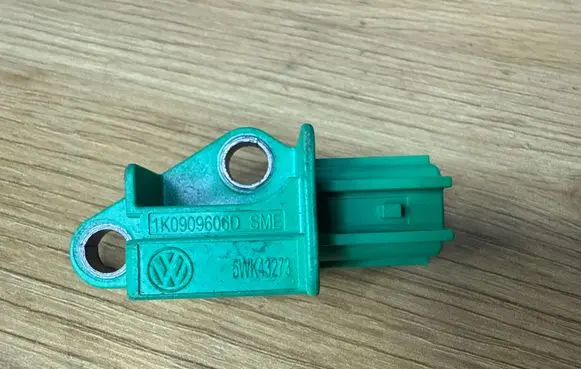 Skoda Octavia Mk2 (1Z) Airbag deployment crash/impact sensor 5WK43273