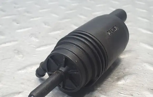 BMW 1 E81 E87 Windscreen/windshield washer pump 7199567 23537610