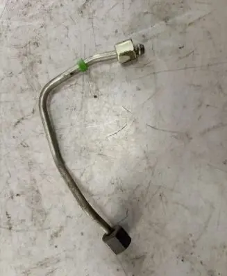 Citroen DS5 Fuel injector supply line/pipe 