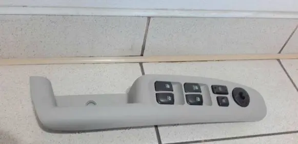 Hyundai Sonata Front door window switch trim 935703K000 060708