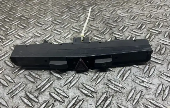 Opel Astra H Hazard light switch 03758075