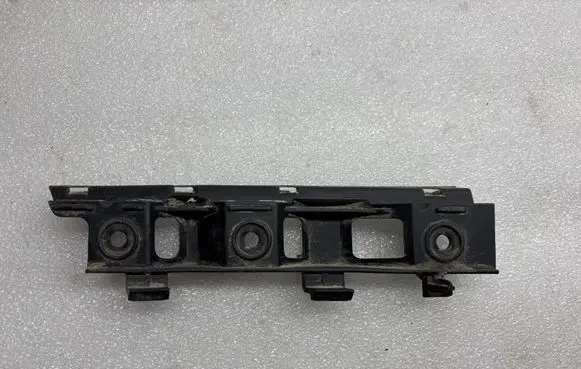 Volkswagen PASSAT B6 Front bumper mounting bracket 3C0807183