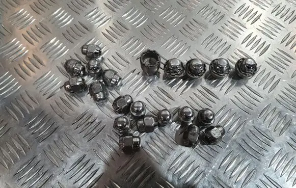 KIA Xceed Anti-theft wheel nuts and lock PU8771