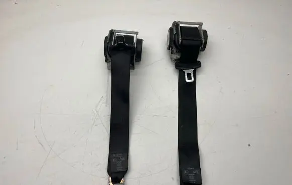 Skoda Octavia Mk2 (1Z) Rear seatbelt 1Z0857447B 601976400 00080H